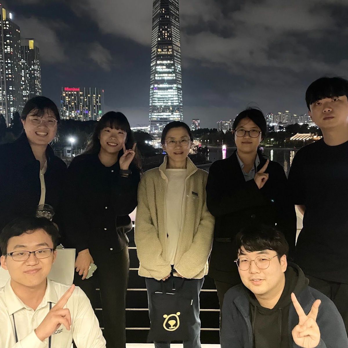 An evening out in Seoul. (photograph 2 of 4)