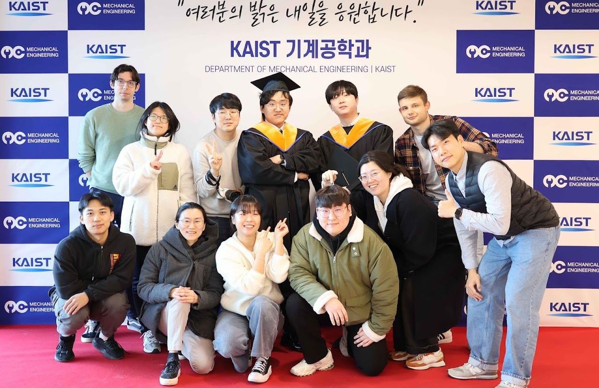 Hyeonggue Song and Wonjin Choi completed their M.S. degrees. (photograph 1 of 2)