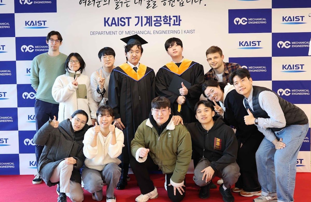 Hyeonggue Song and Wonjin Choi completed their M.S. degrees. (photograph 2 of 2)
